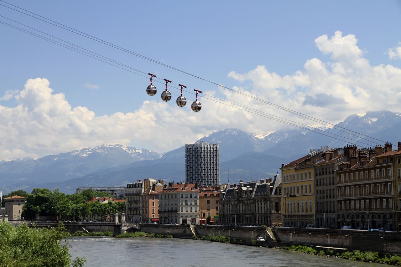Transfert VTC Aéroport Grenoble Alpes Isère